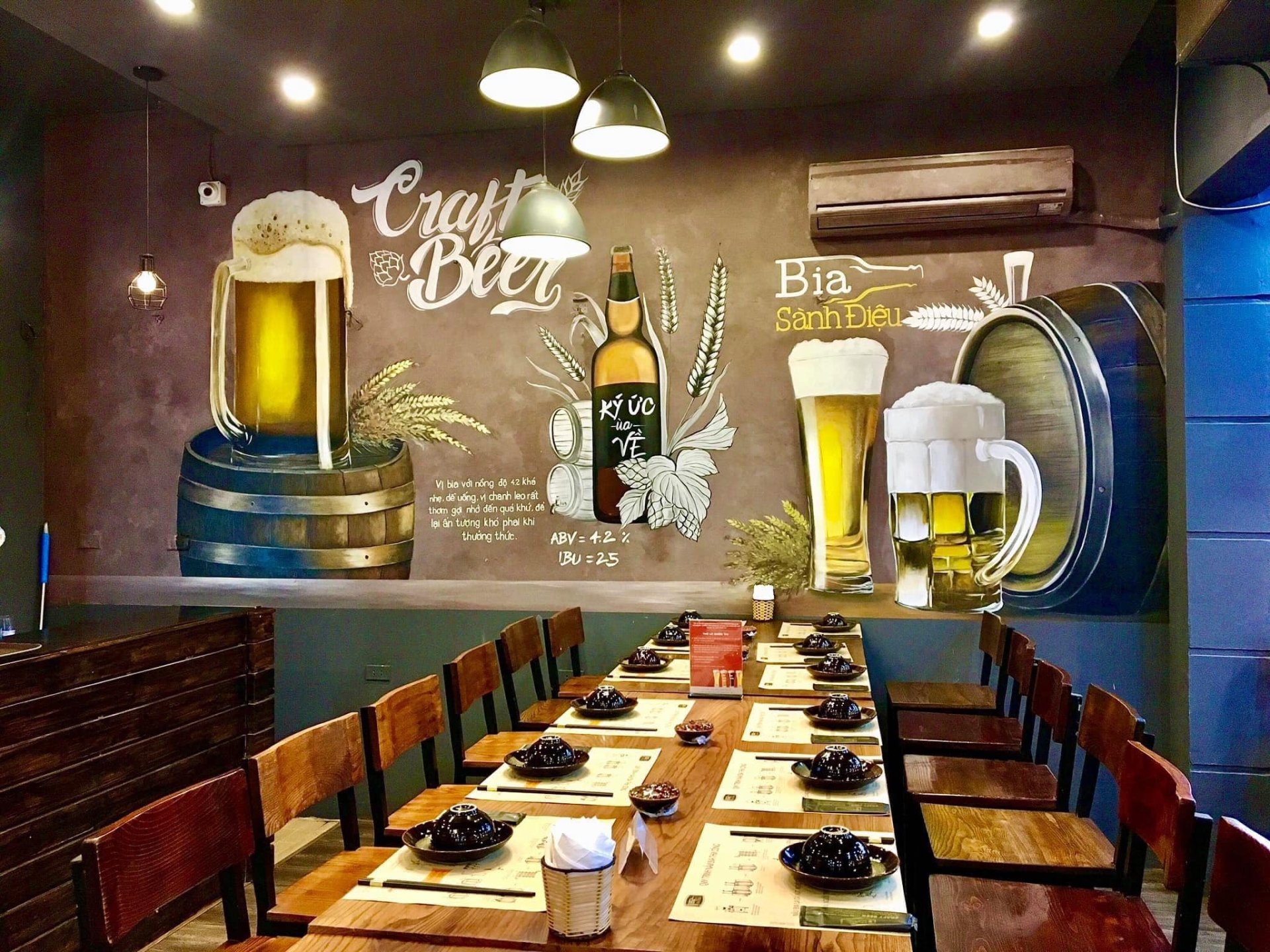 Vẽ tranh tường quán bia